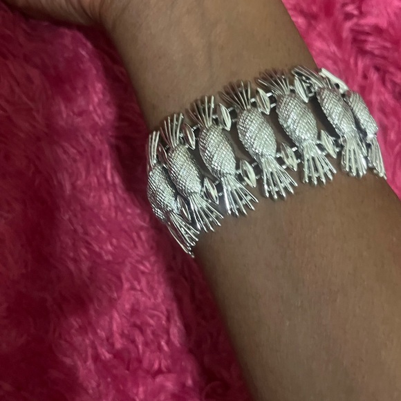 Elegant silver bangle bracelet - Picture 2 of 2